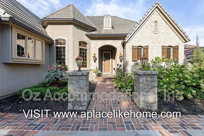 4 bed, 4.0 bath, 2005 sqft, $4,495 — Photo 3