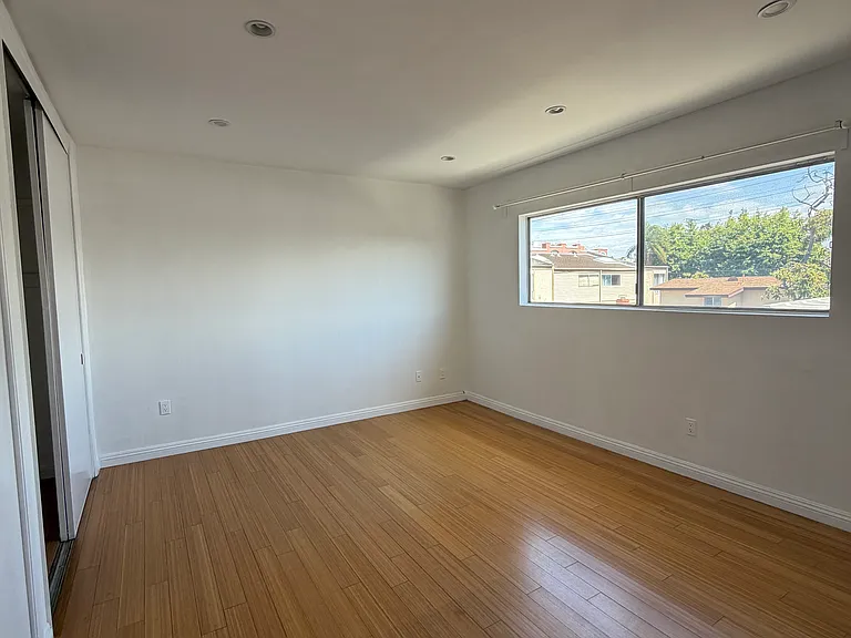 1550 S Bundy Dr #6 — Photo 6