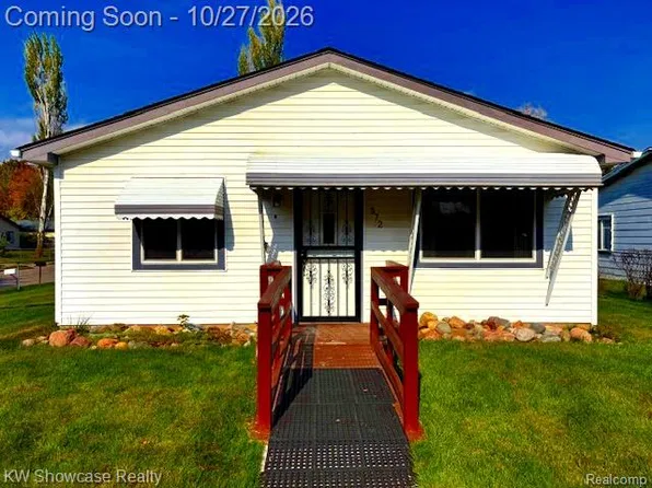 372 W Columbia Ave, Pontiac, MI 48340