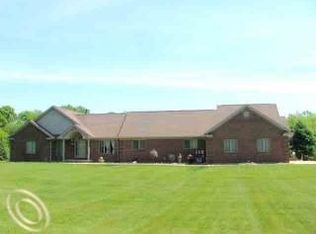 1803 W Silverbell Rd, Orion, MI 48359