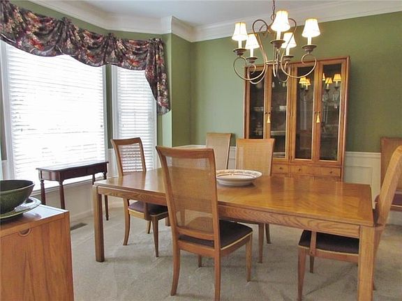4th image of 129 Piedmont Ln