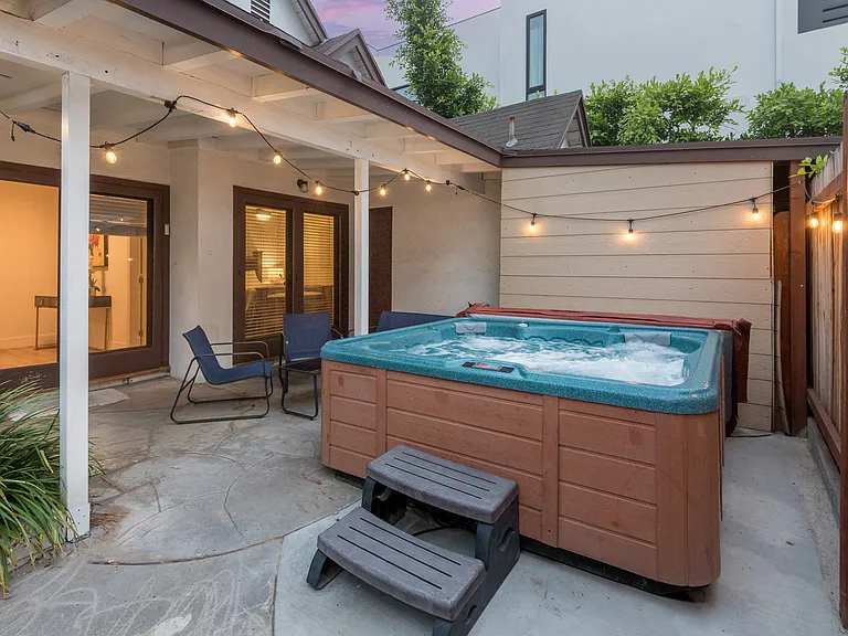307 S La Peer Dr — Photo 19