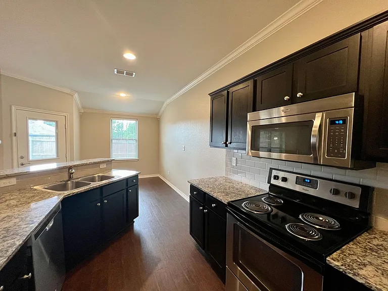 Amberwood Townhomes — Photo 11