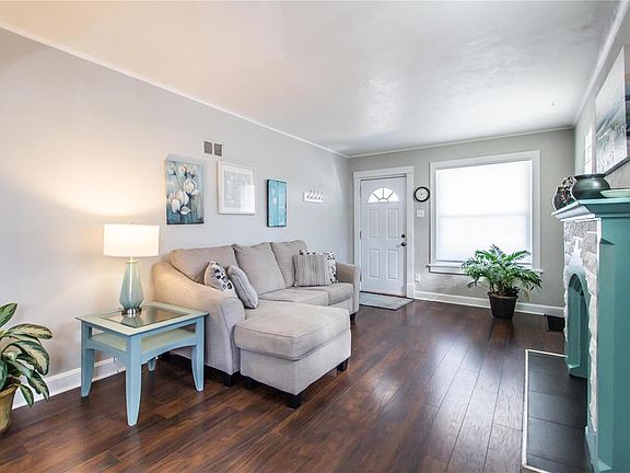 3rd image of 7442 Lohmeyer Ave
