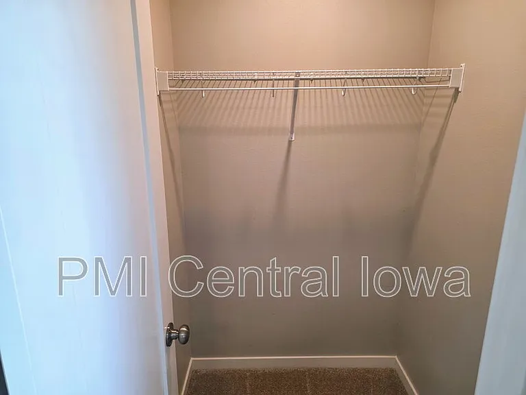 9643 Turnpoint Dr — Photo 26