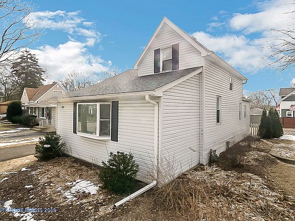 3rd image of 1032 E Jefferson Ave