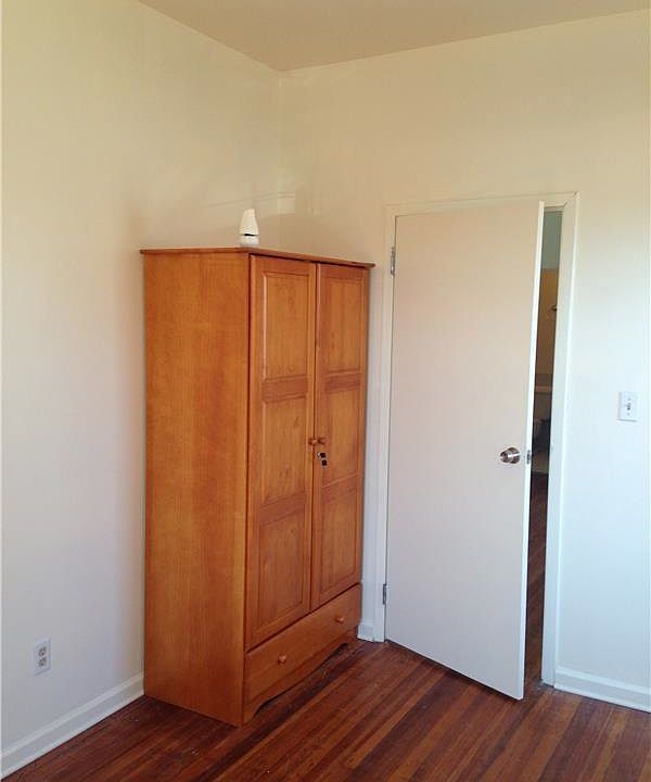 1st image of 3626 Greenpoint Ave