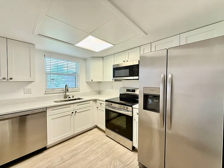 8801 Bay Pointe Dr #102 — Photo 3