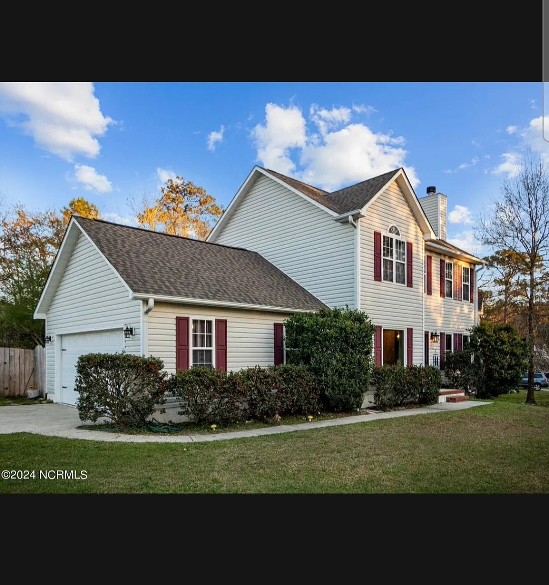 3 bed, 2.5 bath, 1587 sqft, $2,100 — Photo 2
