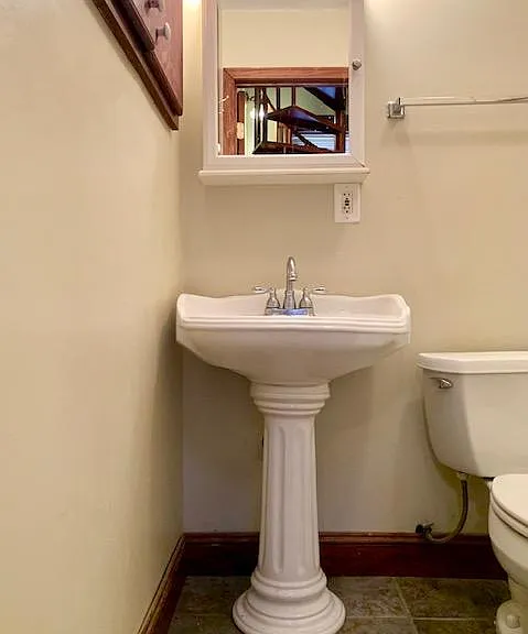 1016 Barton St — Photo 14
