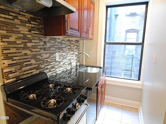 5th image of 224 Thompson St APT 12