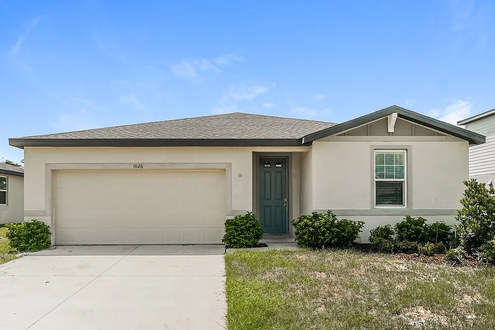 4 bed, 2.0 bath, 1840 sqft, $2,110 — Photo 1