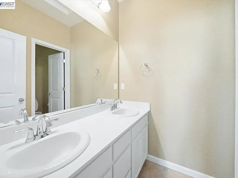 1172 Sagardia Way — Photo 15