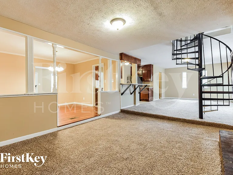 2231 Scotty Cir — Photo 2