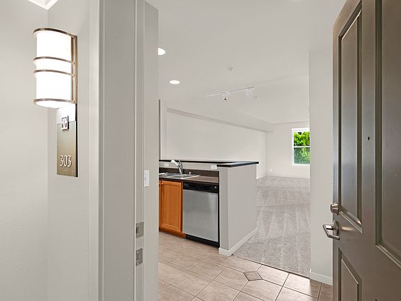 4th image of 16275 NE 85th St APT 303