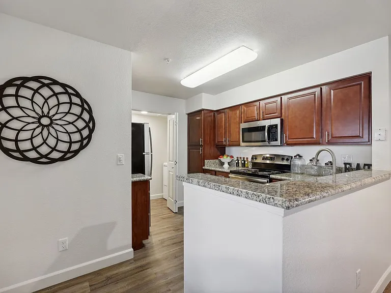 Crossing at Riverlake Apartments — Photo 25