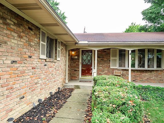 3rd image of 707 Adria Ct