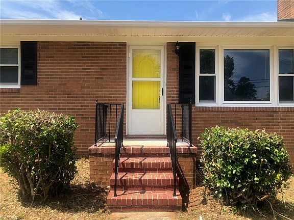 2nd image of 2921 Broadbay Dr
