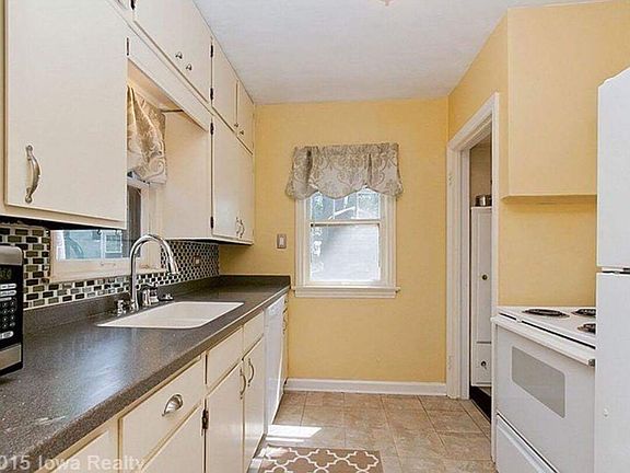 New flooring and wall color