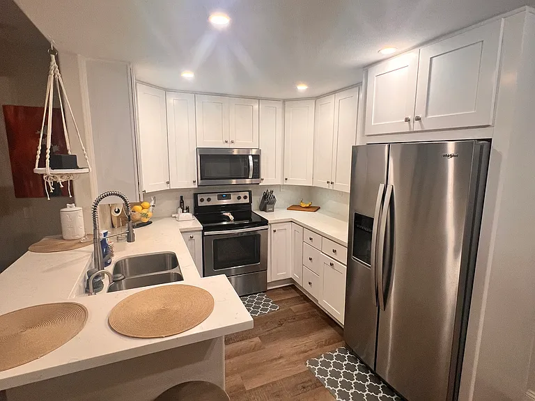 550 Camino De La Reina — Photo 4