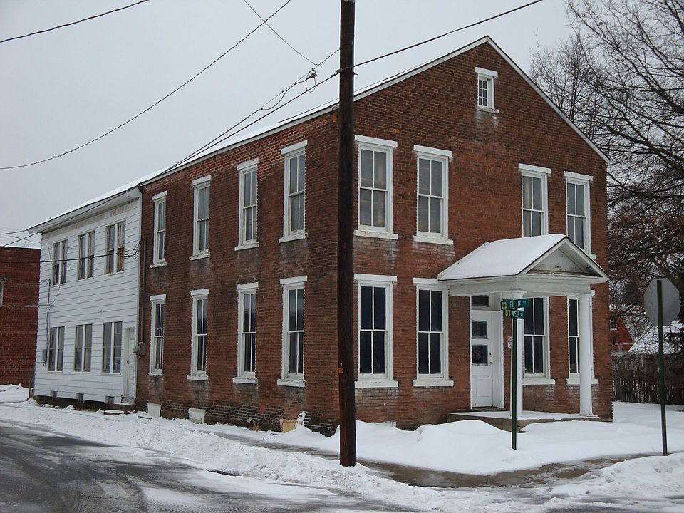 2nd image of 501 Ash St