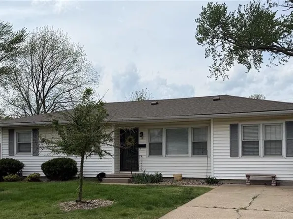 8 Morningside Dr, Paola, KS 66071