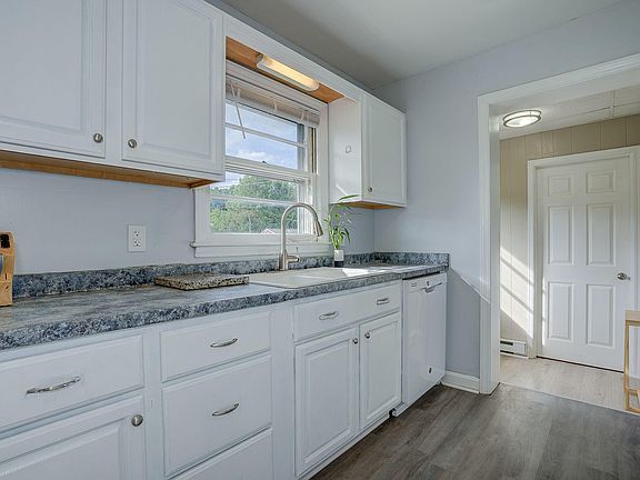 5th image of 2927 Belle Ave NE