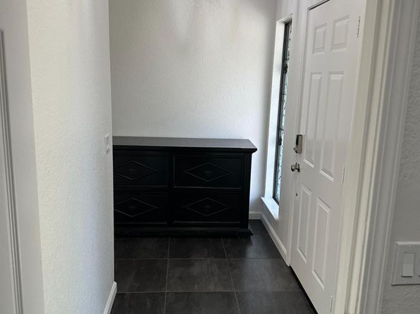 633 Holly Ct, Galt, CA 95632