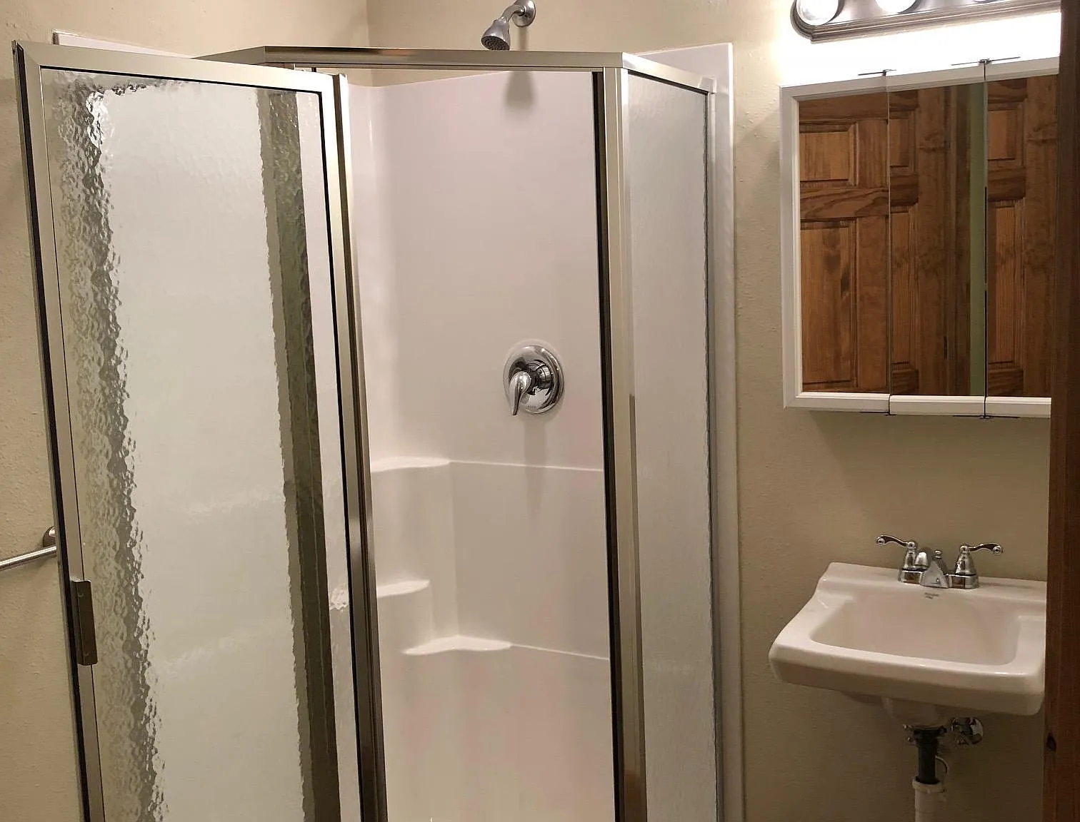 3 bed, 1599 sqft, $1,595 — Photo 3