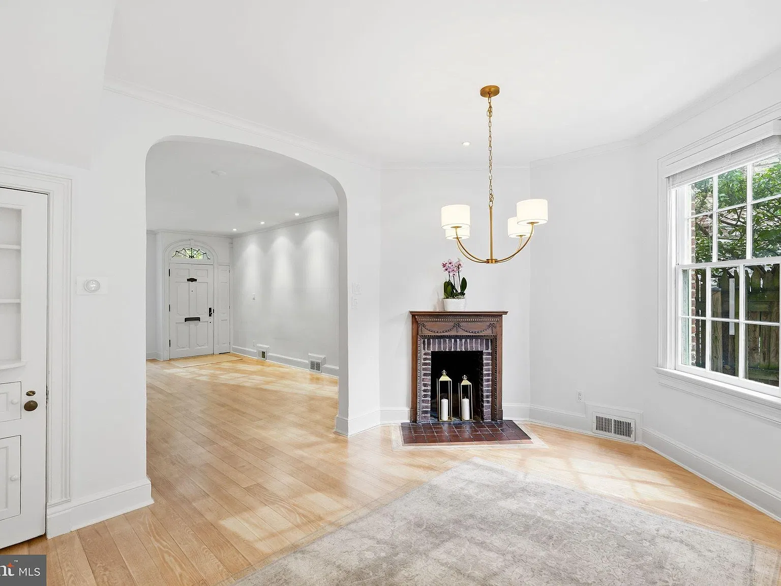 3 bed, 3.5 bath, 3046 sqft, $8,500 — Photo 3