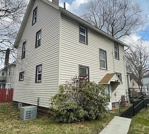 4th image of 321 Chicago Pl NW