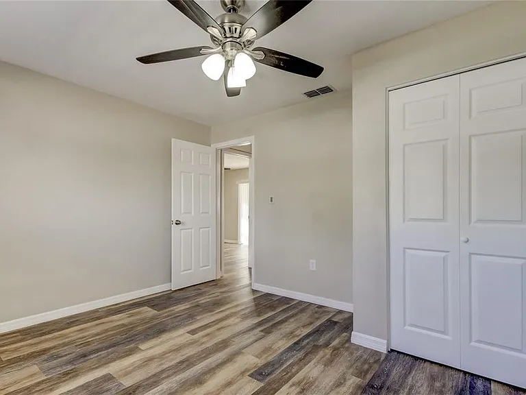 7926 Foxwood Dr — Photo 13