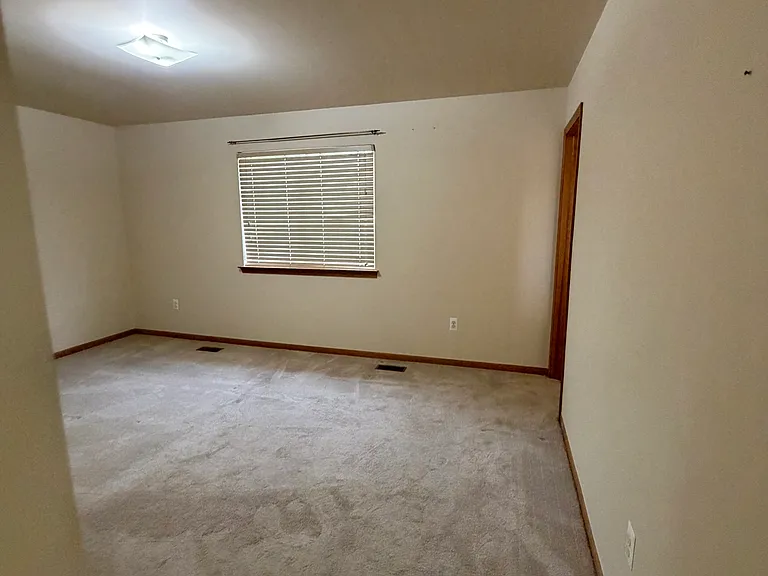 30300 Madison Ave — Photo 18
