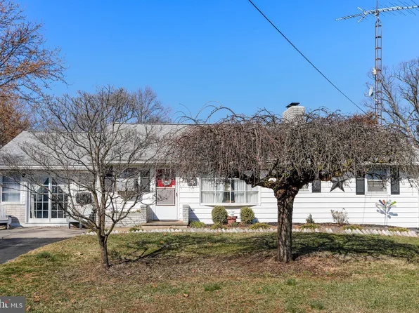 25 Breeze Hill Ln, Martinsburg, WV 25405