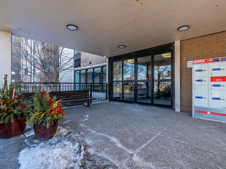 500 Green Rd #1218 — Photo 4