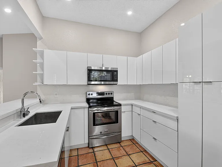 5451 Verona Dr #N — Photo 5