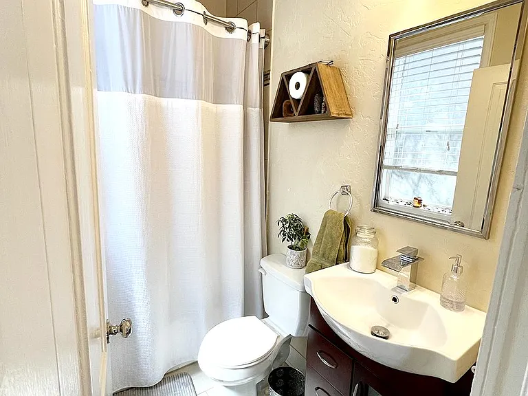 The second/guest bathroom.