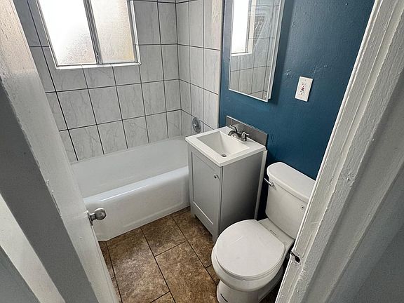 3rd image of 1004-1010 N Burris Ave #1010-1/2
