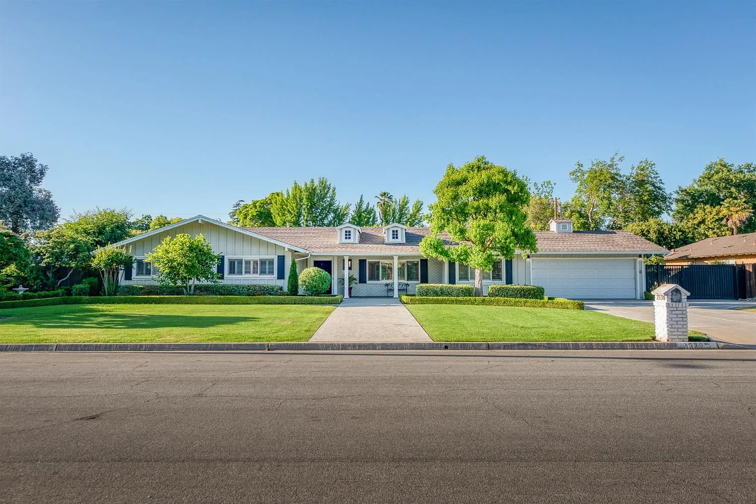2530 W Dovewood Ln photo 1