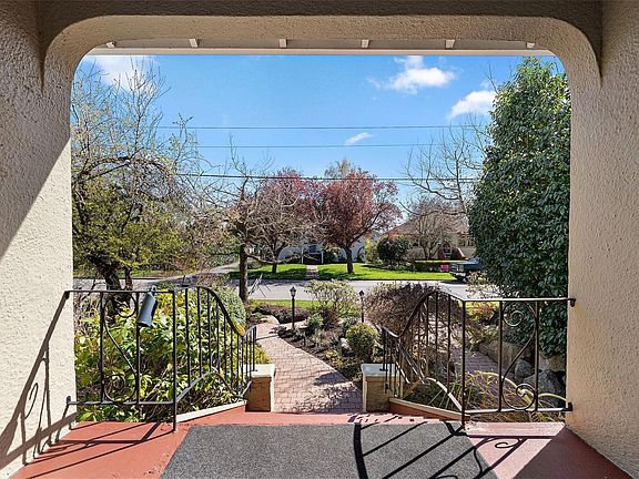 4th image of 2438 Lincoln Rd