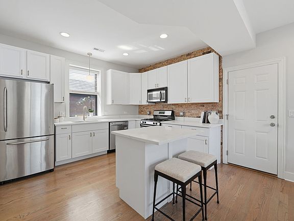 5th image of 2312 W McLean Ave APT 2S