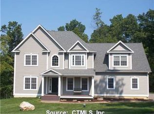 16 Town Line Dr, East Hampton, CT 06424