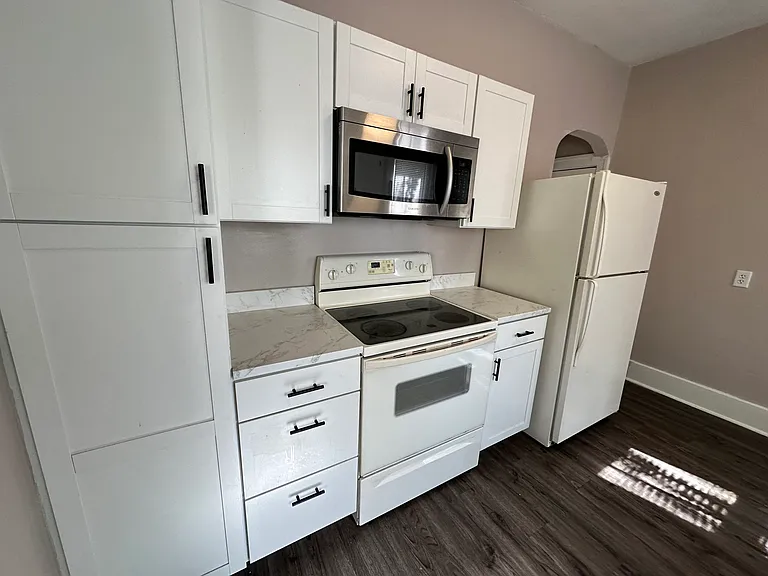 1318 S Hydraulic Ave — Photo 12