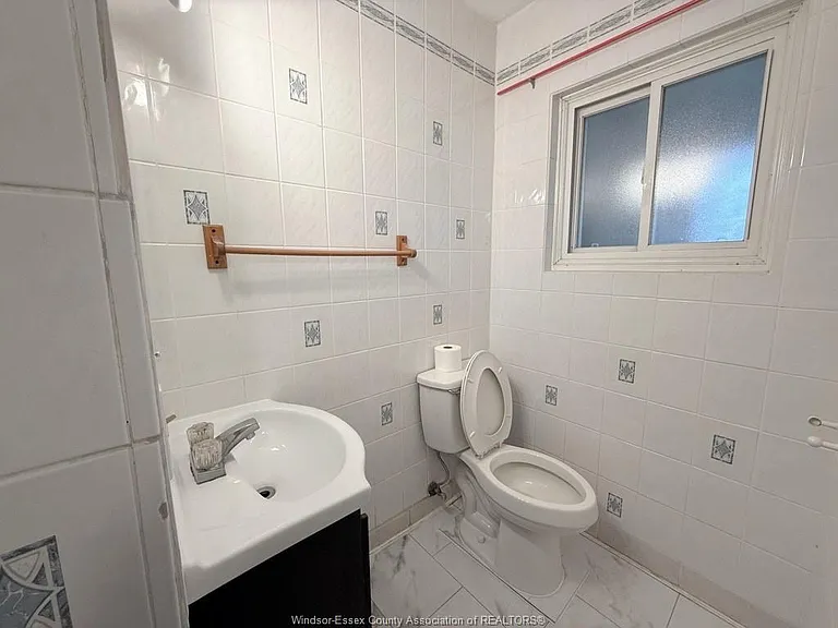 509 Aylmer Ave #MAIN — Photo 16