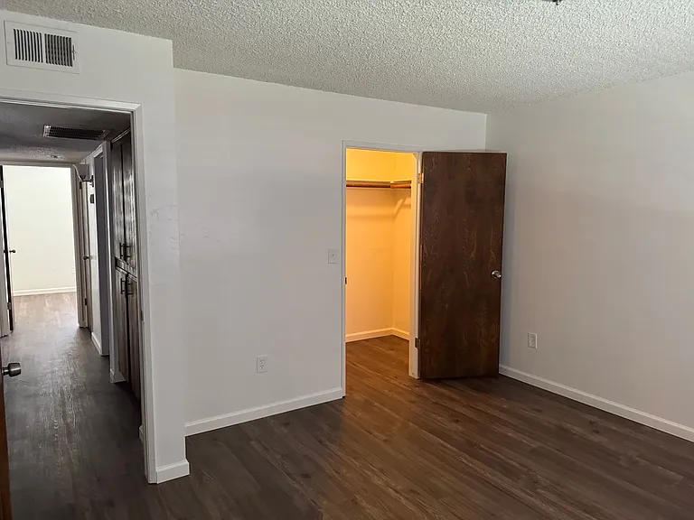 6812 Klamath Way — Photo 7
