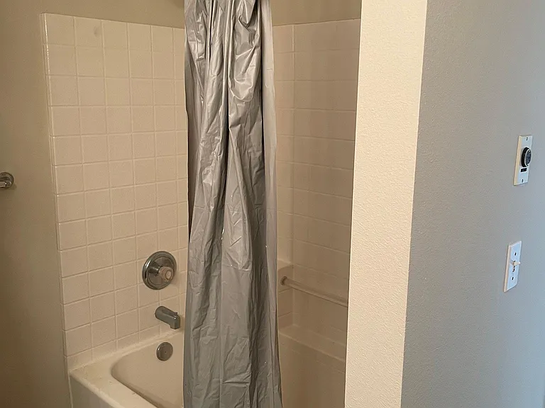 Hallway bathroom (upstairs)