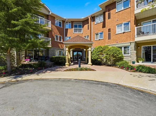 15 Heartwood Dr #101, Belleville, ON K8P 5P4