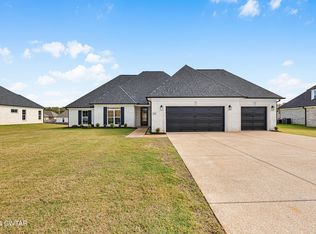 56 Breezy Meadow Dr, Jackson, TN 38305