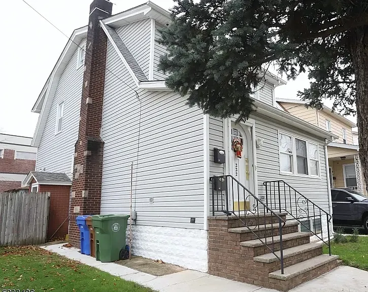 222 E Henry St #1 — Photo 2