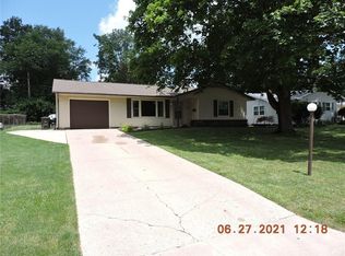 335 S Cedarwood Dr, Danville, IL 61832